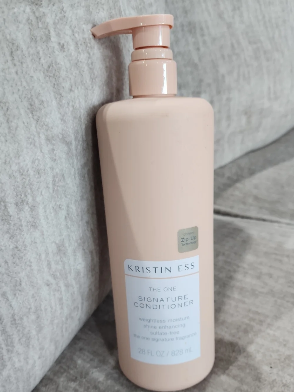 NWT Kristin Ess Signature Conditioner- 28oz